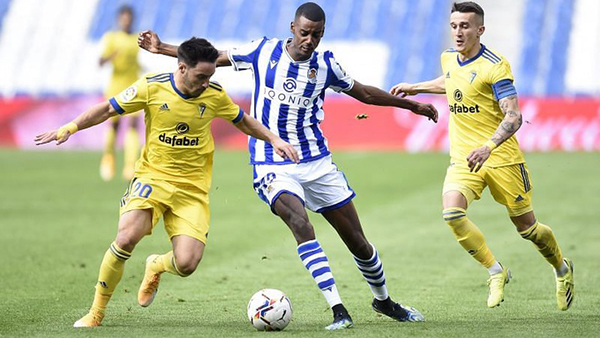 Soi kèo trận Mallorca vs Cadiz lúc 02h00 13/05 - La Liga