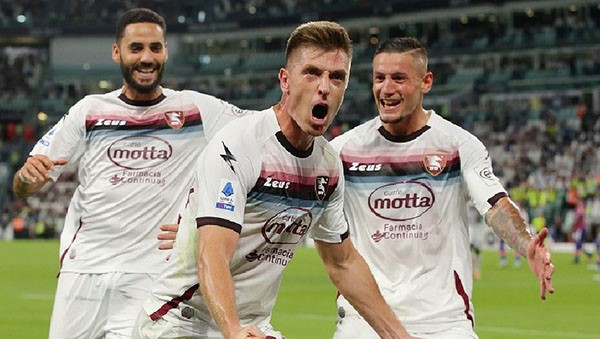 Soi kèo Lecce vs Salernitana lúc 01h45  ngày 04/9 - Serie A