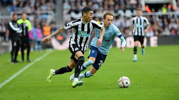 Soi kèo Newcastle vs Brentford 23h30 16/9 - Premier League