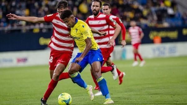 Soi kèo trận Cadiz vs Granada lúc 03h00 ngày 30/3 - La Liga