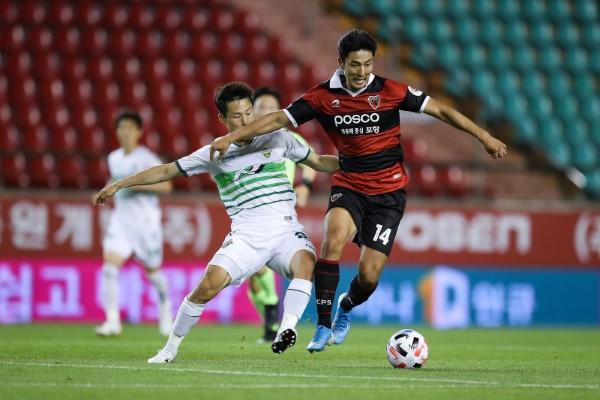 Soi kèo Pohang vs Jeonbuk lúc 17h00 ngày 19/7 - K League
